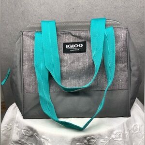 Igloo Insulated Tote Bag, Gray with Blue handles, body is 7” tall x 10” wide